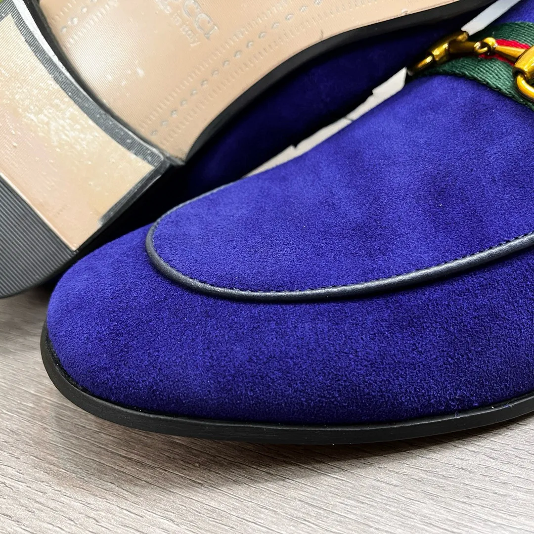 Factory price: 500💰-Gucci men’s formal leather shoes! Genuine molded horsebit, a classic must-have for your shoe cabinet! The feet are particularly delicate! This Gucci original version is a set last, and we are consistent with the counter! Therefore, it is more comfortable in terms of last shape and comfort! Take it to the counter and compare at will! Good shoes are more than just what they make! But grasp the essence from the inside out! Material: Imported first-layer frosted cowhide! Genuine leather outsole imported from Italy, size: 39-44 (38/45 customized, non-refundable)